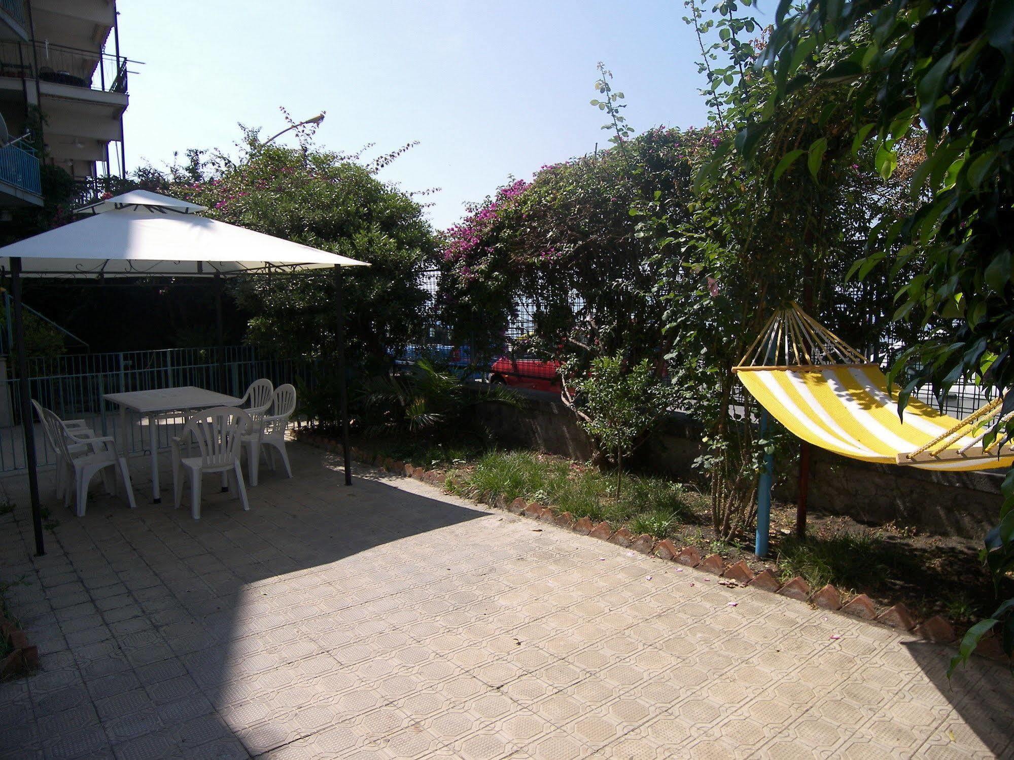Bed and Breakfast Oasis Aci Castello Exterior foto